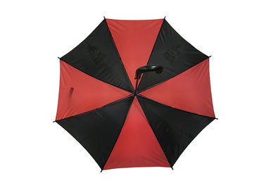 Anunciando do gancho aberto do guarda-chuva J da vara do automóvel o preto plástico do punho com vermelho