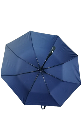 Um guarda-chuva de viagem dobrável automático com interruptor elétrico de 23 polegadas