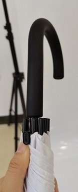 23 polegadas 8 costelas de fibra de vidro Auto Open Stick guarda-chuva com J forma de borracha revestida manobra de plástico