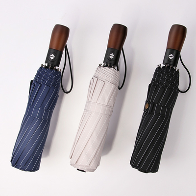 Prático guarda-chuva automático de três dobras para proteção de chuva confiável