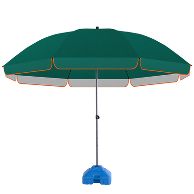 Um guarda-chuva de praia de bloqueio de UV 42 com abertura / fechamento automático UPF 50+