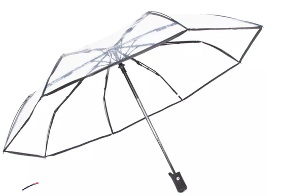 Um guarda-chuva transparente compacto e triplo cabe convenientemente num saco