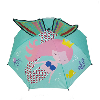 Um guarda-chuva para crianças com impressão personalizada fácil de transportar