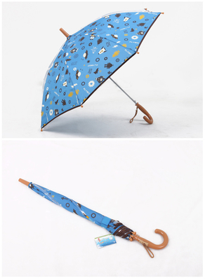 Um guarda-chuva de 18 polegadas com pacote personalizado