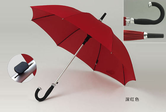 Um guarda-chuva de golfe personalizado para marketing de marca