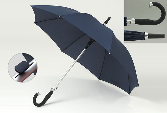 Um guarda-chuva de golfe personalizado para marketing de marca