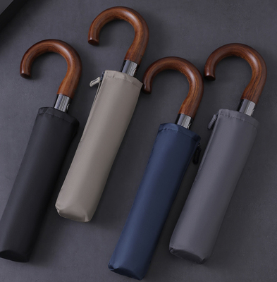 8 costelas Fibra de vidro automática 3 dobras guarda-chuva com alça de madeira