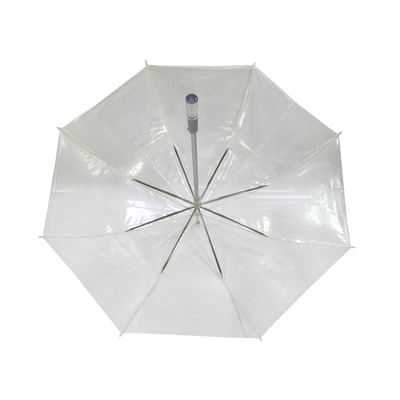 Um guarda-chuva transparente para chuva, costelas de fibra de vidro e design personalizado, de 23 polegadas com eixo de alumínio.