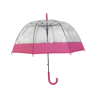 Um guarda-chuva de 23 polegadas com tecido transparente