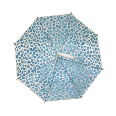 Um guarda-chuva transparente de 23 polegadas com embalagem personalizada e eixo de fibra de vidro