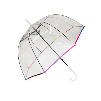 Um guarda-chuva de chuva em forma de cúpula transparente de PVC com costelas de fibra de vidro de 23 polegadas