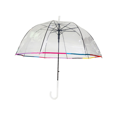 Um guarda-chuva de chuva em forma de cúpula transparente de PVC com costelas de fibra de vidro de 23 polegadas