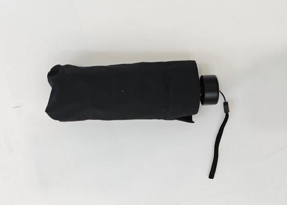 Um guarda-chuva de golfe compacto de 5 voltas de 87 cm, à prova de vento, à prova d'água, 190g.