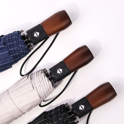 Guarda-chuva automático de 3 dobras com 23 polegadas, abertura e fechamento automáticos, com cabo de madeira