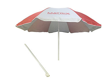 Um guarda-chuva de praia promocional com tecido Pongee