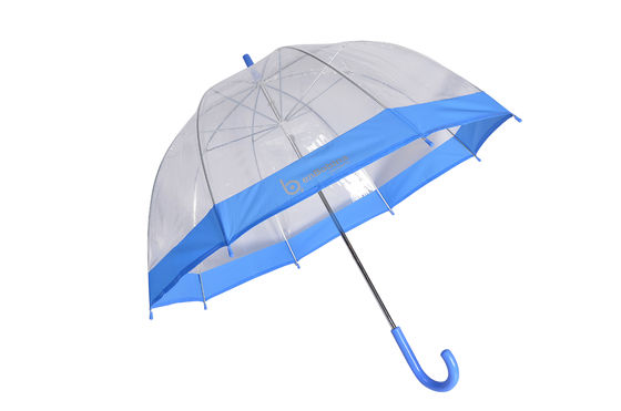 A abóbada dá forma ao guarda-chuva transparente da chuva da tela do ponto de entrada