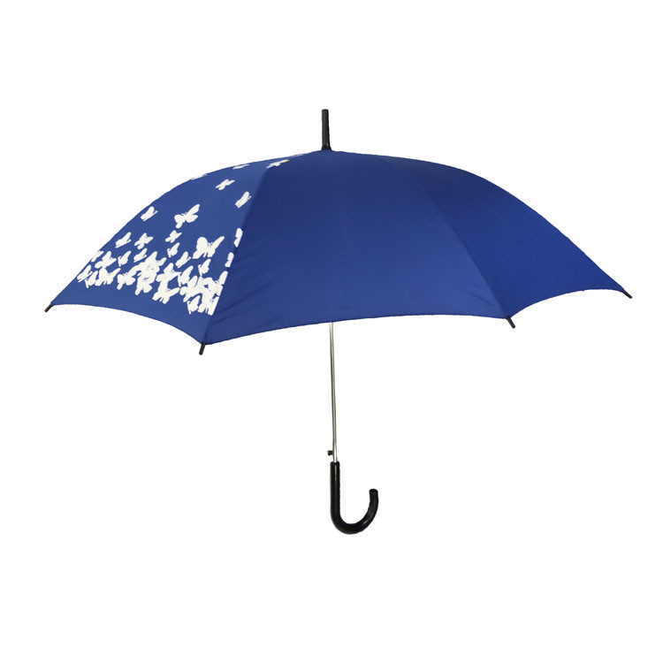 23 "O padrão reto da superfície do guarda-chuva pode mudar de cor quando exposto à água