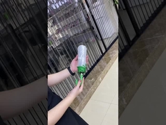 Um guarda-chuva transparente, de 21 polegadas, fácil de transportar.